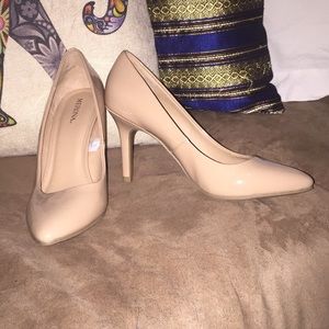 Merona women’s size 7 beige pumps